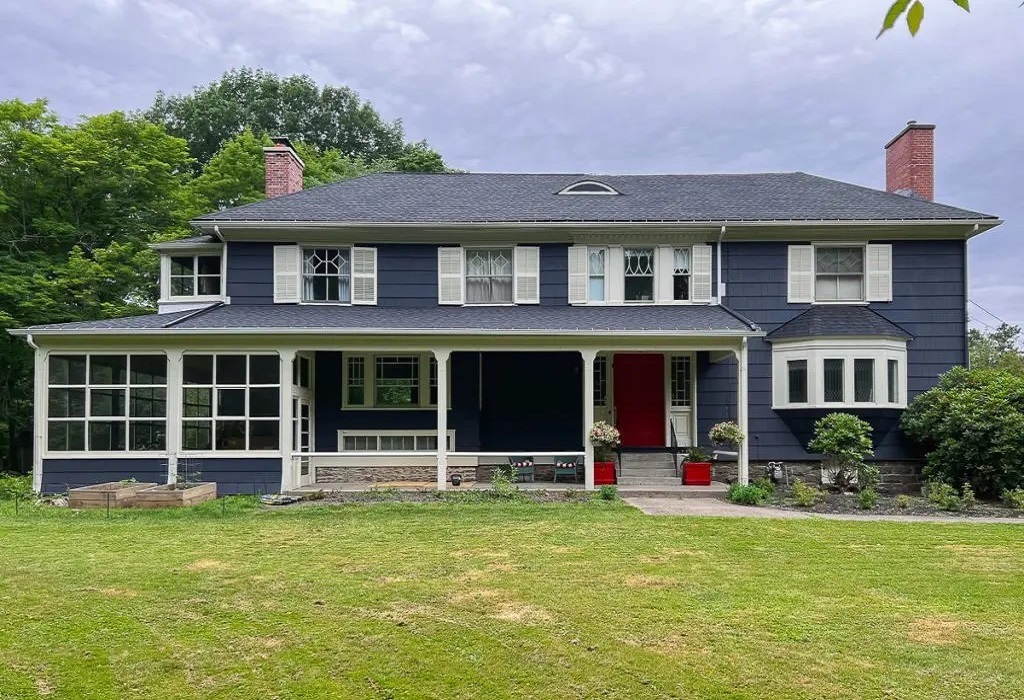 Elegant and cozy exterior design by Dreams Painting